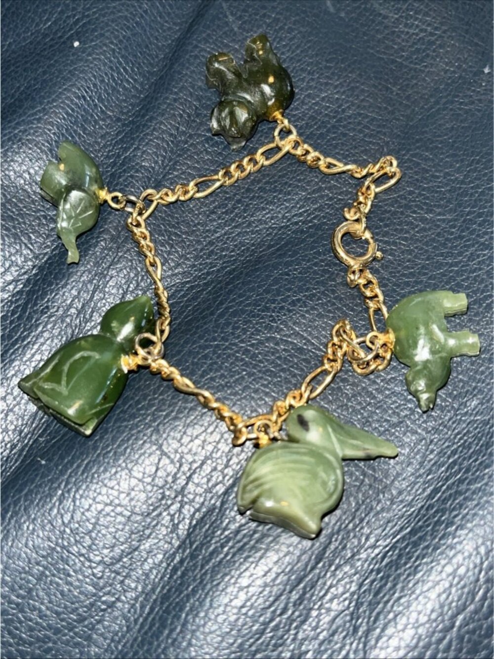 Vintage Carved Green Stone Charm Bracelet Gold Tone Asian Export Jewelry